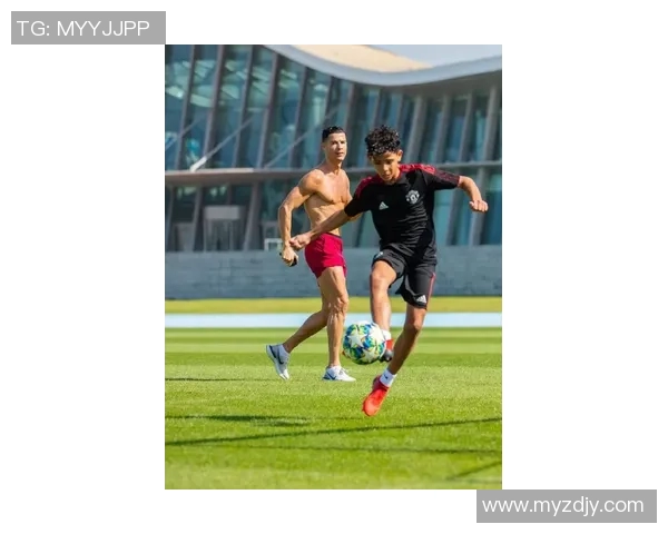 足球明星如何通过精彩表现和社交媒体走红的全景视频解析