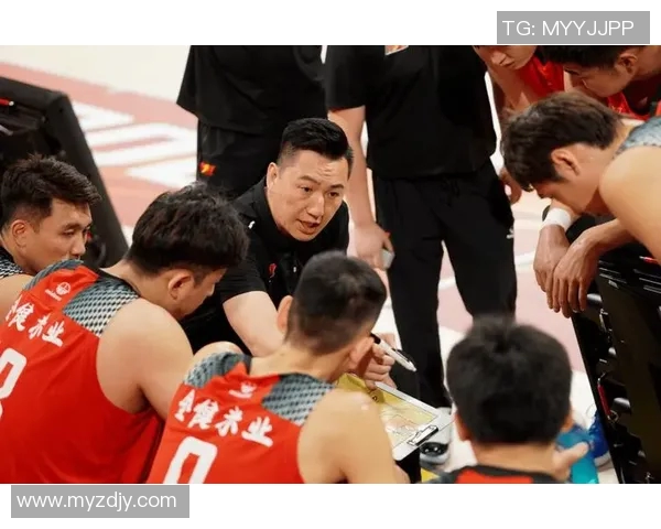 米兰主场迎战卢加诺期待精彩对决双方争夺胜利的关键时刻 米兰主场迎战卢加诺期待精彩对决双方争夺胜利的关键时刻